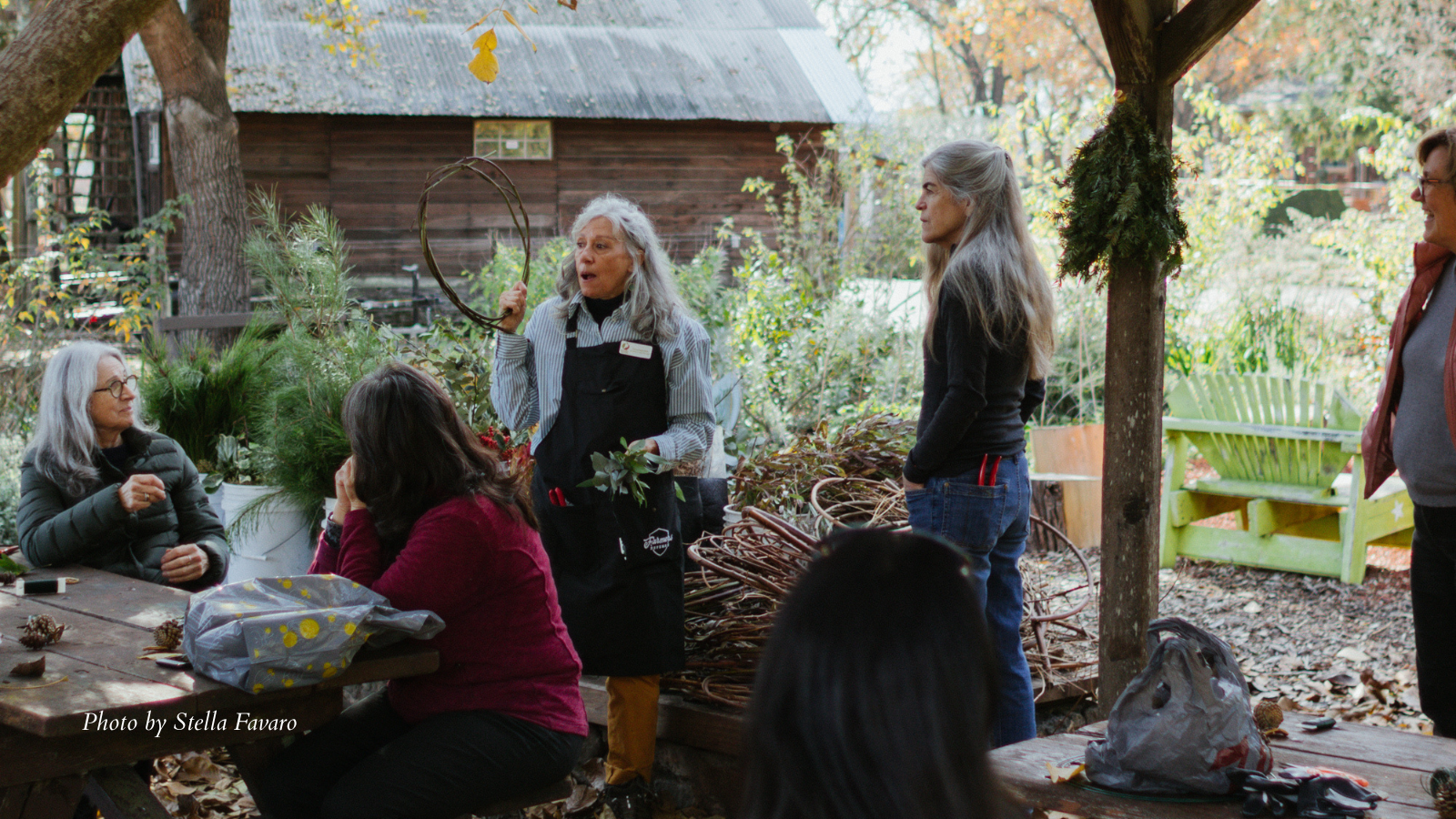 Winter Wreaths and Nature Decor Workshop | Taller de Coronas Invernales y Decoración Natural